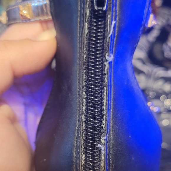 Size 10 Kohls Sandals - Picture 2 of 3